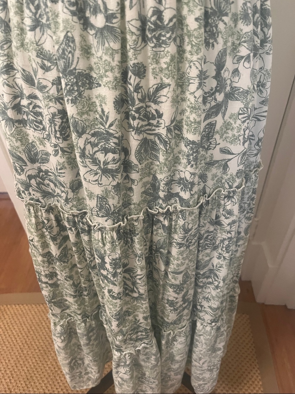 Trixxi Green & White Floral Print Tiered Maxi Dress Narrow Strap Shirred Bodice - Picture 5 of 10